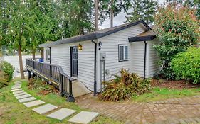 Waterfront Cottage On Angle Lake With Private Deck